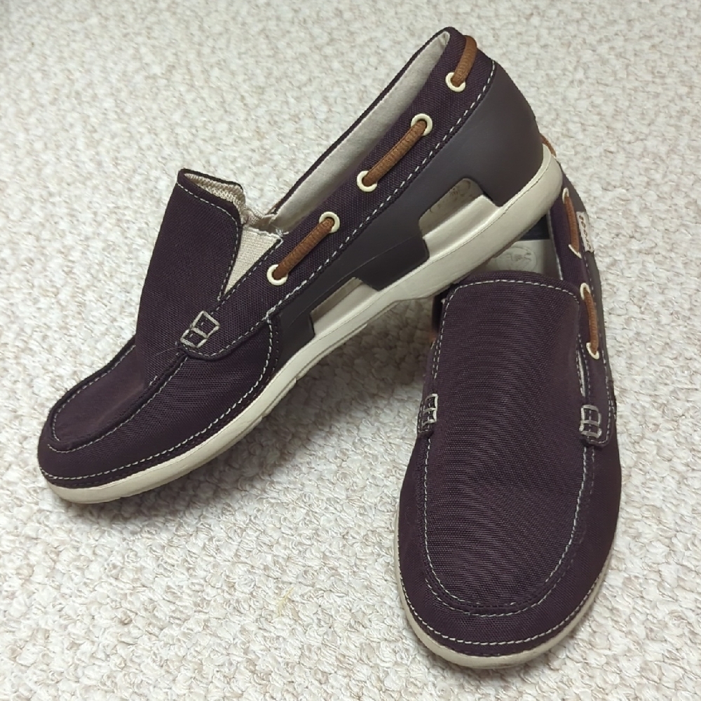 Mens CROCS Brown Boat Shoes with Classic Nautical Design